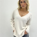 maglia con scollo a v e spacchi laterali monaco